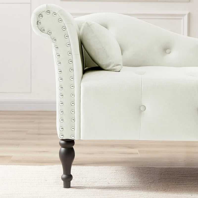 60.6 Chaiselongue mit Samtbezug, Knopfheftung und Ziernägeln