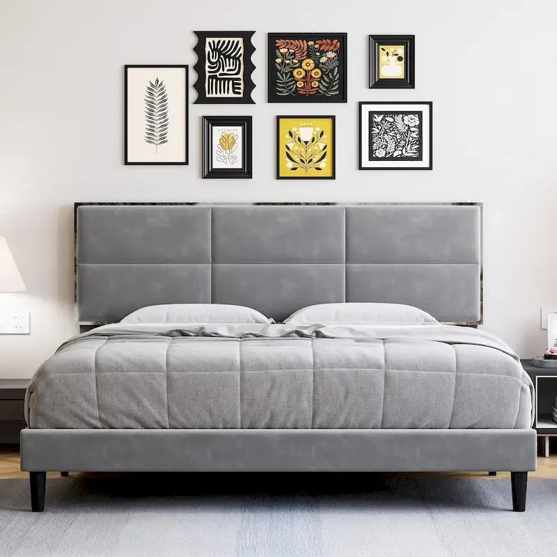 Estructura de cama con plataforma tapizada y cabecero cuadrado de terciopelo