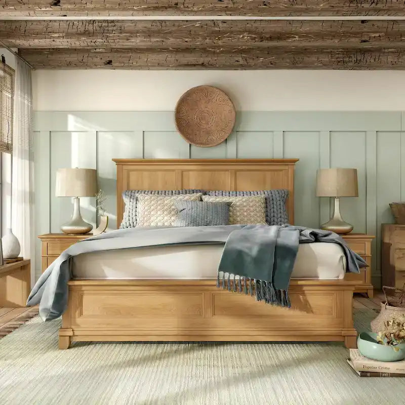 Bett aus Massivholz mit Paneelen aus natürlicher Eiche im Landhausstil