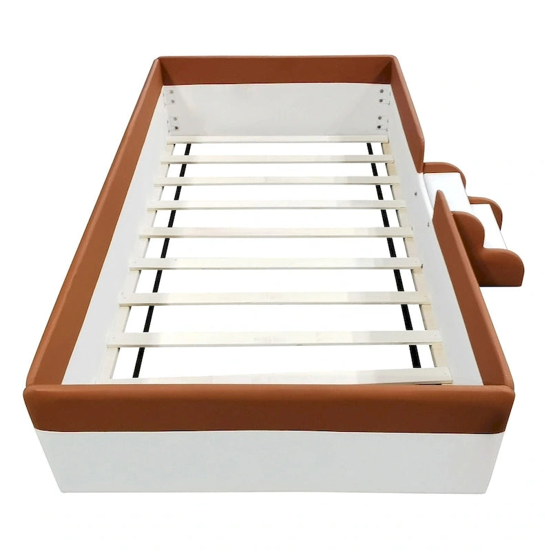 Cama de suelo infantil con barandillas, estructura de diván tapizada en PU, cama con panel de listones de madera y pequeña escalera para niñas y niños
