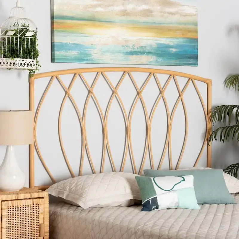 Modernes Kopfteil im Bohème-Stil aus naturbelassenem Rattan zur Wandmontage