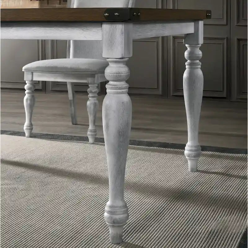 Mesa de comedor de madera bicolor con patas torneadas, blanco rústico y roble