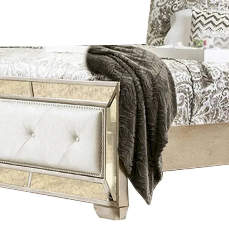 Cama de madera tapizada en cuero sintético, dorado y plateado