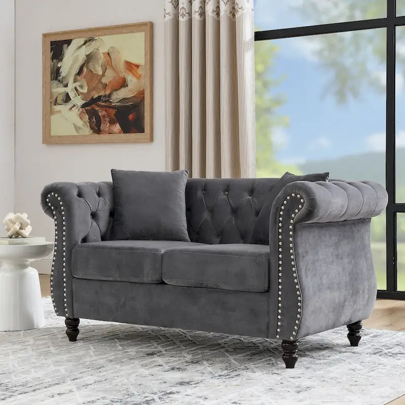 Samt-Loveseat mit geschwungenen Armlehnen und Ziernägeln