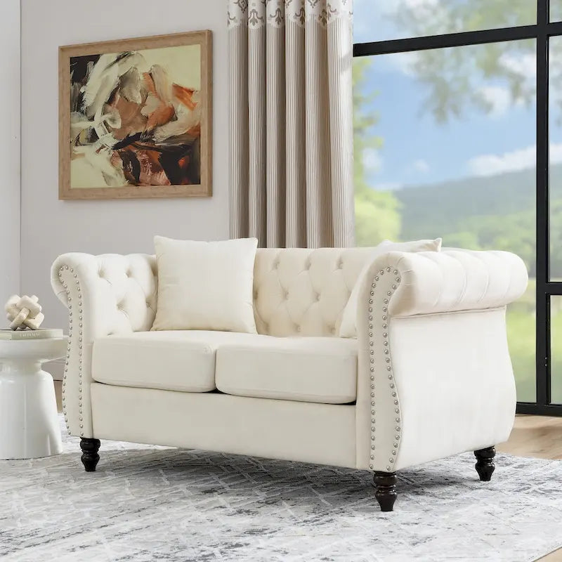 Samt-Loveseat mit geschwungenen Armlehnen und Ziernägeln