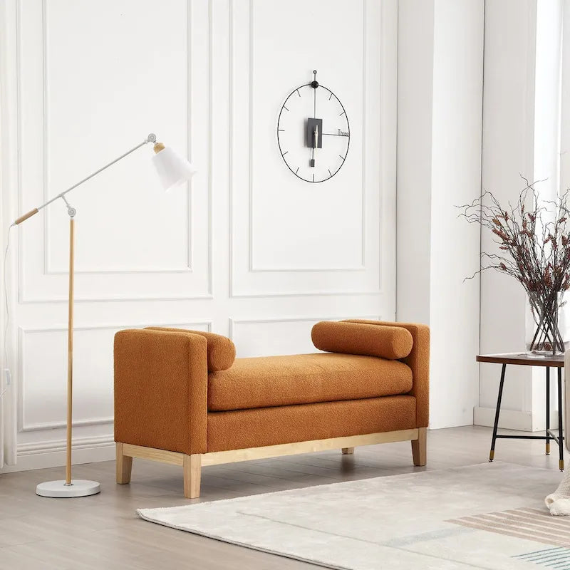 Elegante banco tapizado para colocar al pie de la cama y en la sala de estar