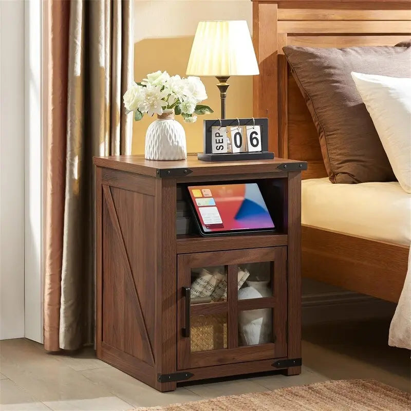 Table d’appoint avec station de recharge - 18D x 18W x 24H